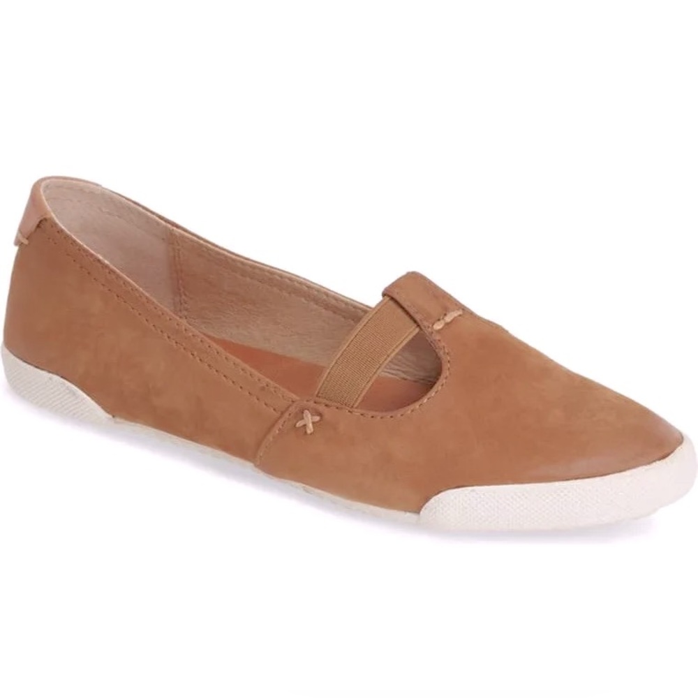 FRYE Melanie T-Straps in Camel
